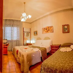 https://hillary-house.it-romehotels.com